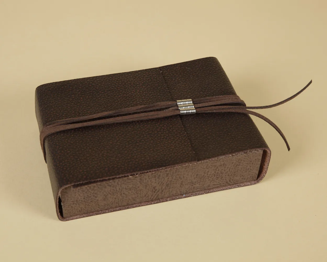 Estuche de piel auténtica